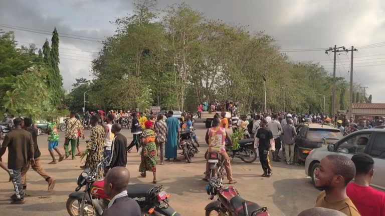 BREAKING: Heavy Protest Rocks Ondo As Residents Storm Governor’s Office Over Killing Of Five Farmers By Herdsmen 