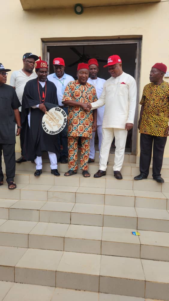Hon. Azuka Okwuosa Receives Royal Blessings from Obi Benneth Chukwuemeka Okafor Ahead of Anambra South Bye-Election