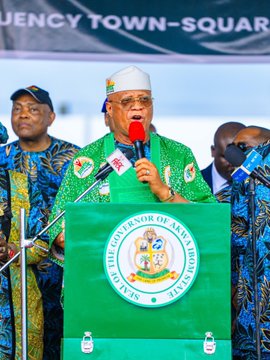 PHOTOS: Umo Eno Disburses N361m Business Grants, Announces New Projects In Akwa Ibom LG