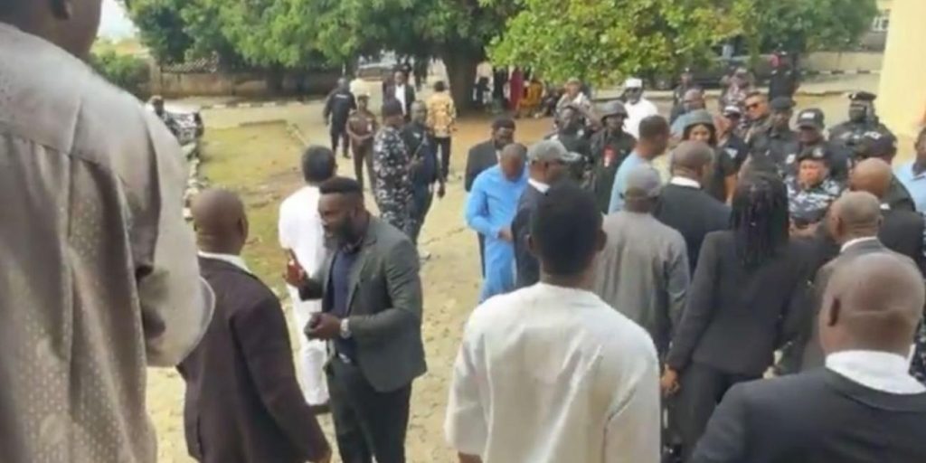 Police Re-Arrest Sowore Outside Kuje Court, Punch And Drag Him Into Waiting Van Moments After Bail