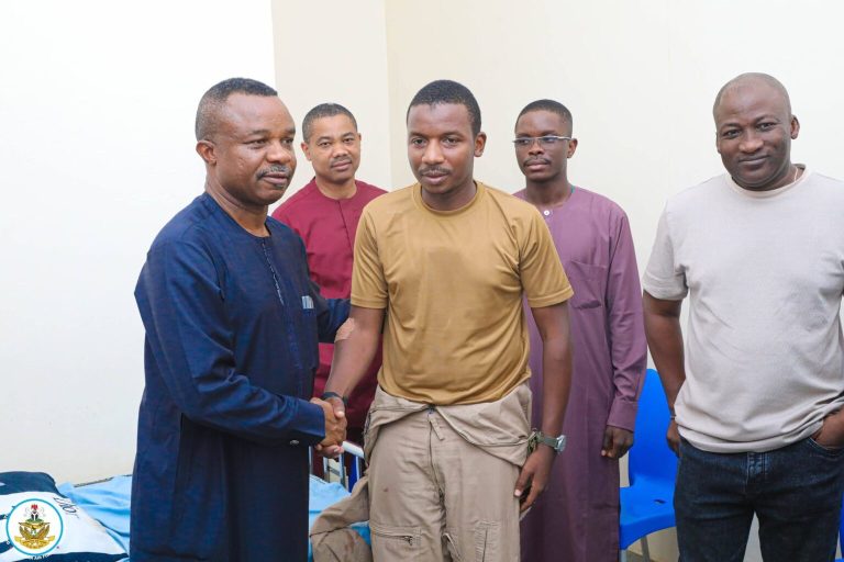 Air Force Chief Visits Alpha Jet Pilots After Crash In Niger – Gists9ja