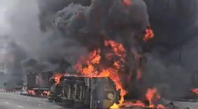 Heavy Laden Fuel Tanker Overturns, Explodes In Lagos — Gists9ja