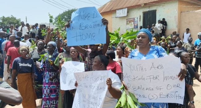 VIDEO: Protest Erupts in Plateau at Funeral of Slain Victims Over Arrest of Youths as ‘Bandits’