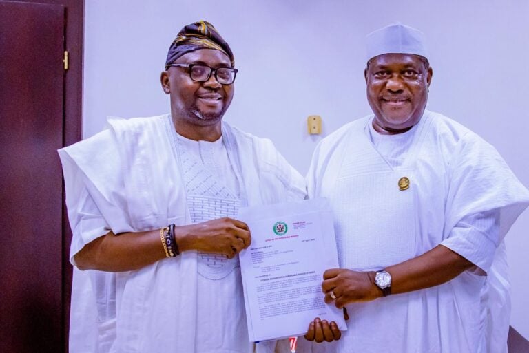 Adelabu, Akume Pose With Resignation Letter After Minister’s Exit From Tinubu’s Cabinet