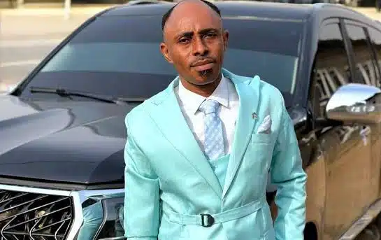 Abuja Pastor Accused Of R@ping Teenager Visits Victims Family, Begs For Forgiveness
