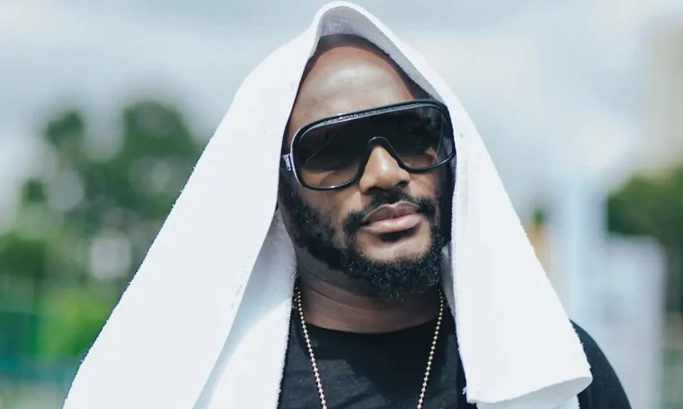 We Can’t Pretend Anymore – 2Baba Visits Attacked Benue Community, Calls For United Action Against Killings