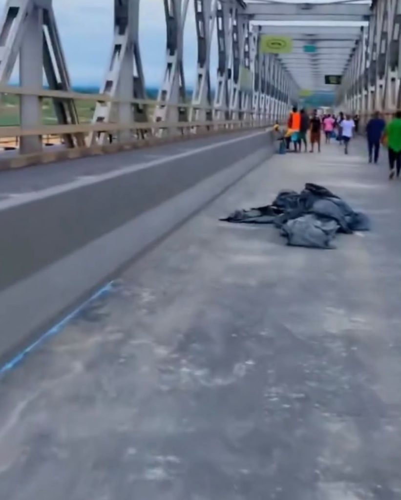 “What Happens If a Truck Breaks Down Here?” - Man Raises Alarm Over New Traffic Demarcation on Onitsha Head Bridge