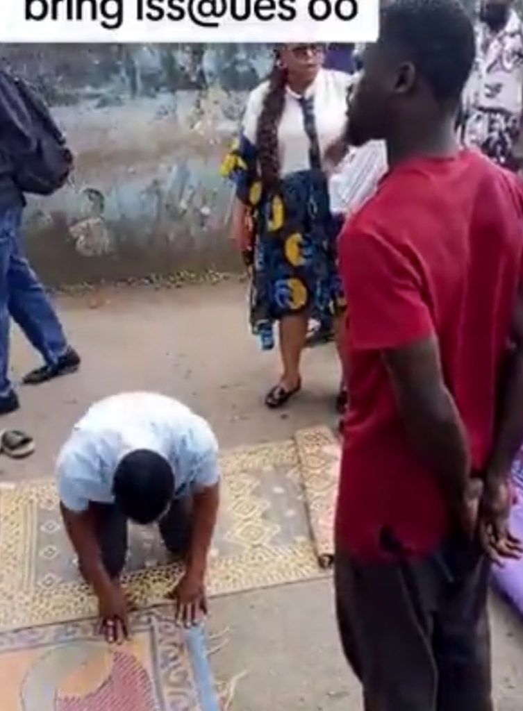 “You Criticise Muslims For Blocking Roads, But You Preach Uninvited” — Kogi Gov’s Aide Reacts As Woman Clash With Some Muslim Worshippers Praying By The Roadside