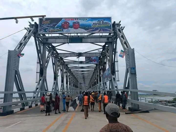 Nigerian Govt Reopens First Niger Bridge