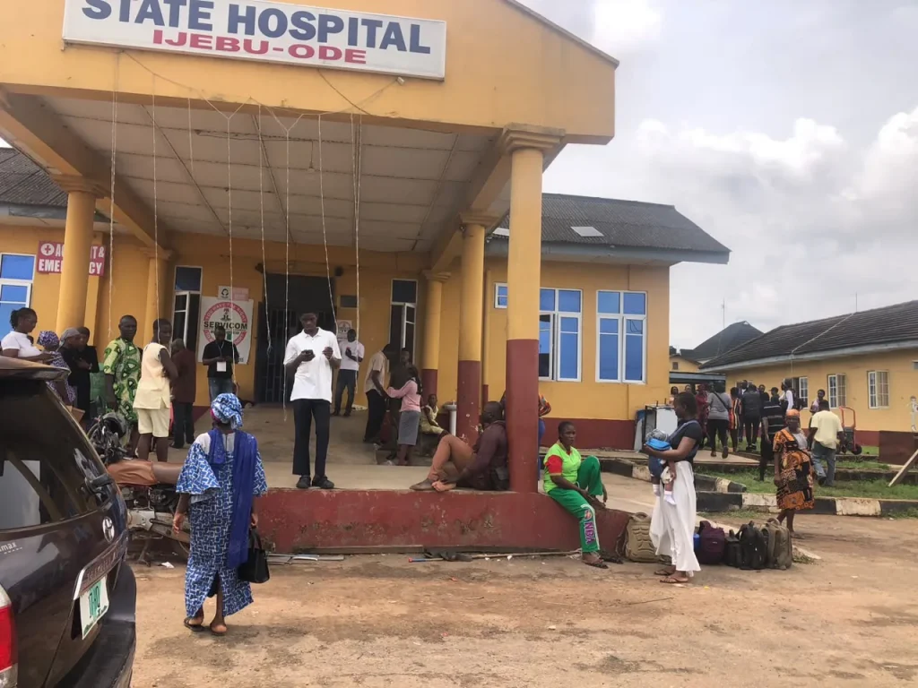 BREAKING: 100 Ogun Student Hospitalised After Inhaling Toxic Gas